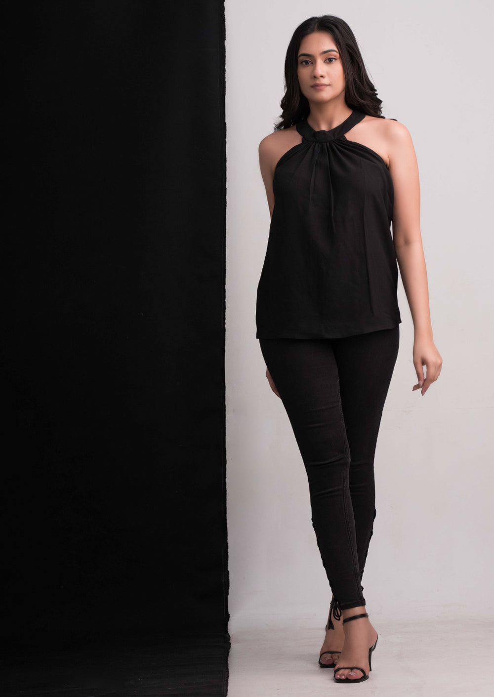 HIGH NECK SLEEVELESS BWC020