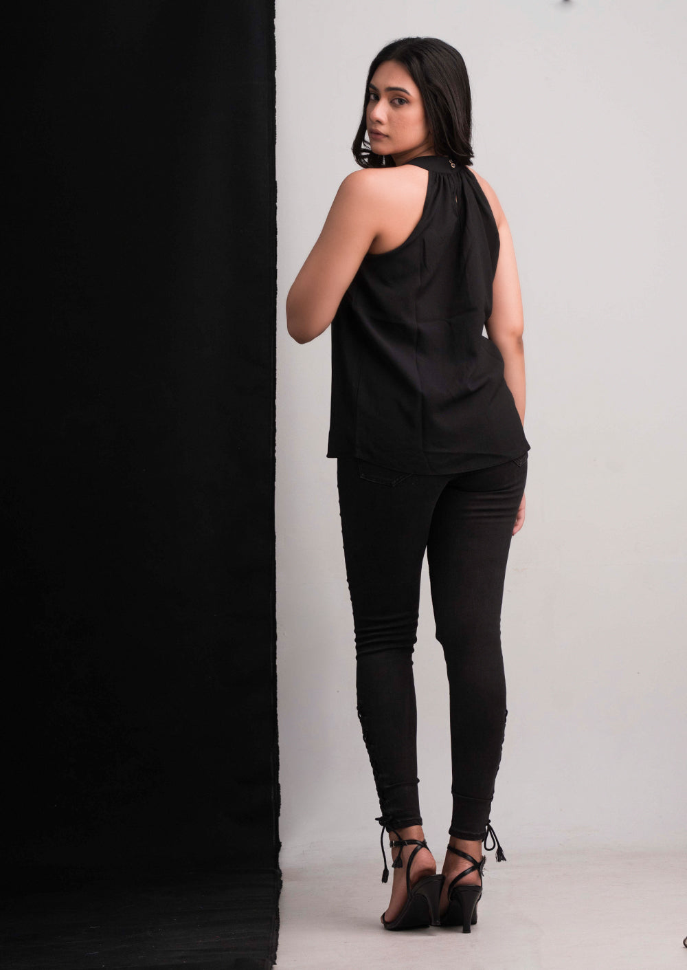 HIGH NECK SLEEVELESS BWC020